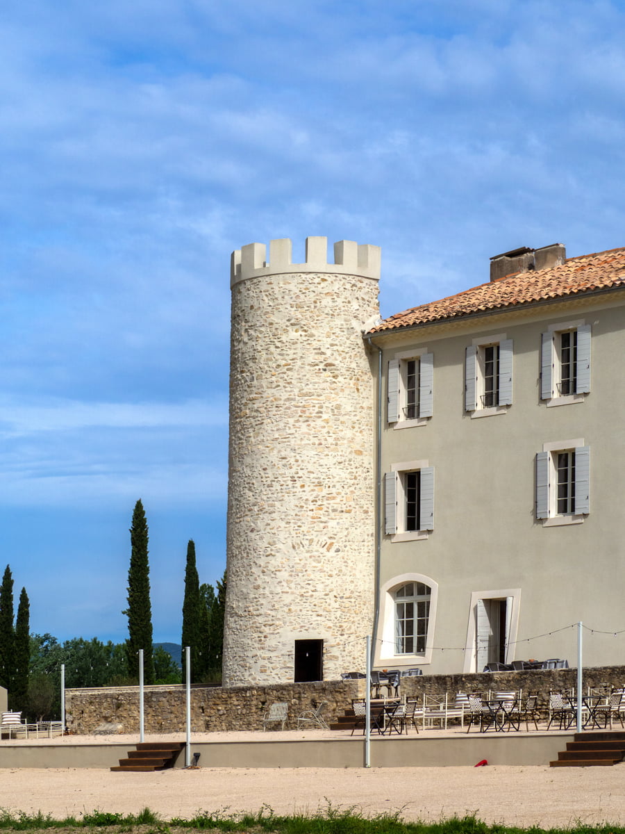 Vue d'une des tours du chateau